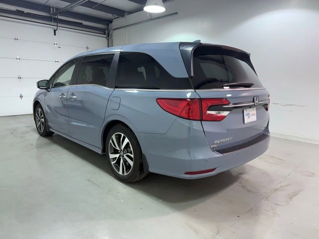 2023 Honda Odyssey Touring photo 2