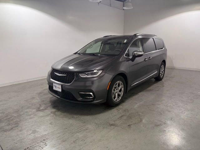 2023 Chrysler Pacifica Limited photo 2