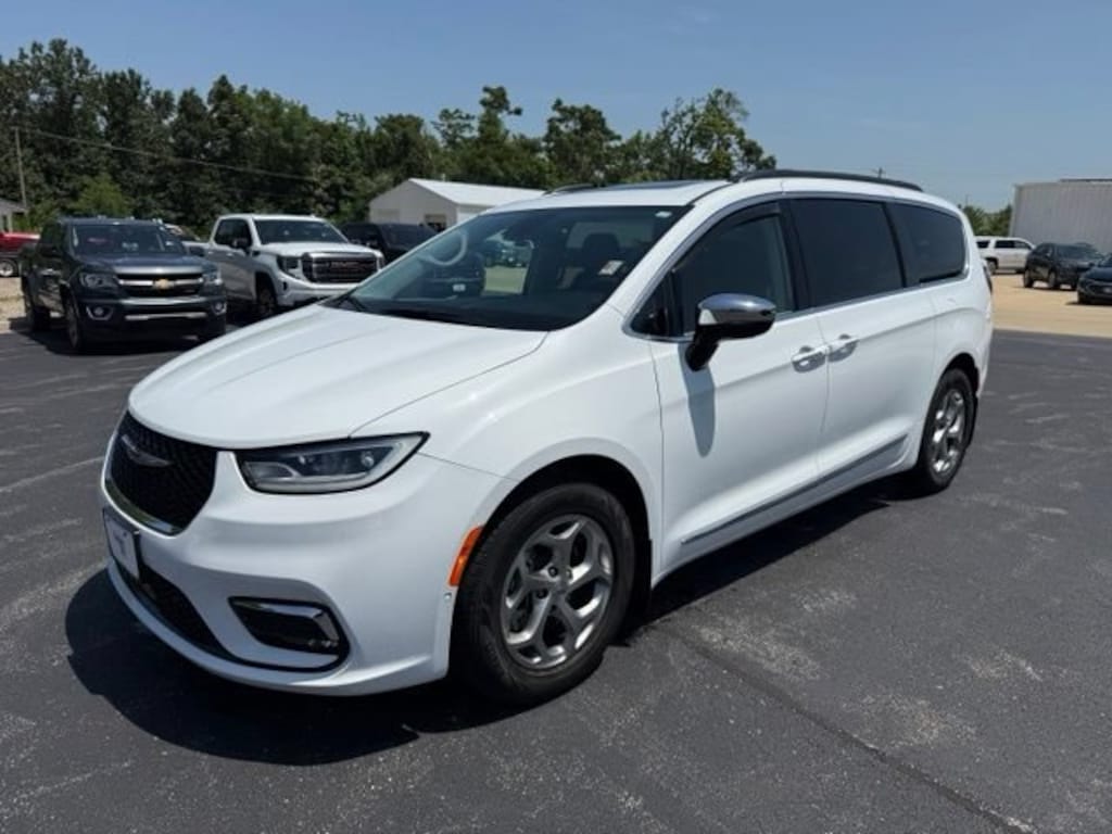 Used 2023 Chrysler Pacifica Limited Van Passenger Van