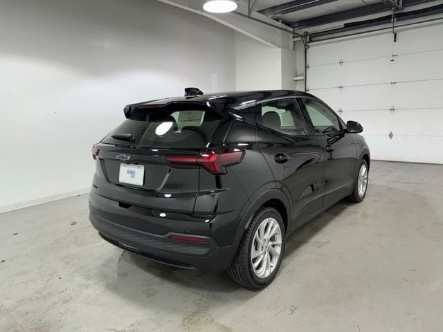 2027 Chevrolet Bolt LT - Photo 7