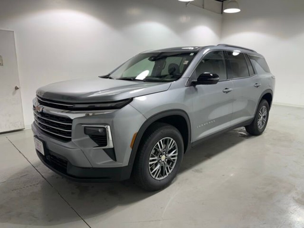 Used 2025 Chevrolet Traverse LT SUV