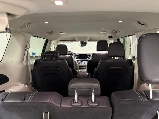 2022 Chrysler Pacifica Touring L - Photo 10