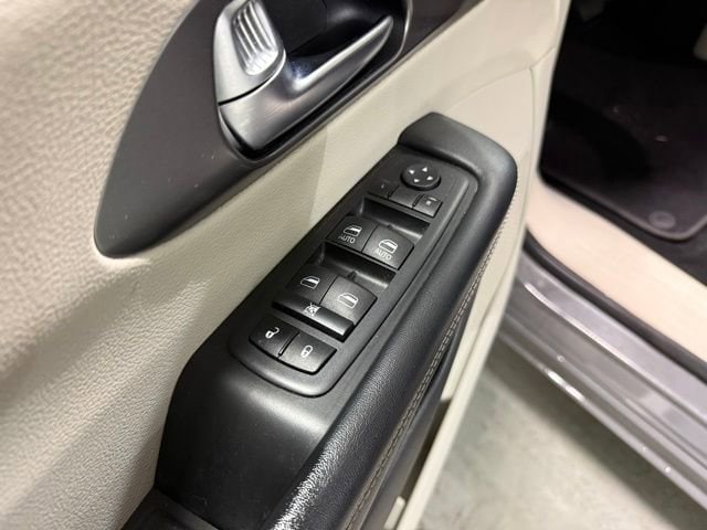 2022 Chrysler Pacifica Touring L - Photo 13