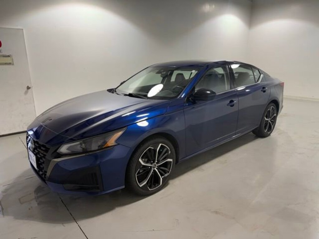 Used 2023 Nissan Altima SR FWD Sedan