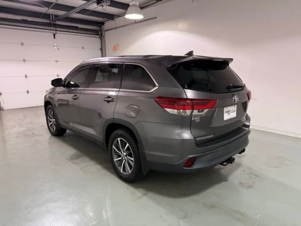 Used 2019 Toyota Highlander SE SUV