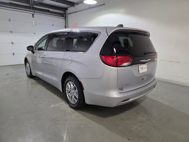 2022 Chrysler Voyager LX photo 4