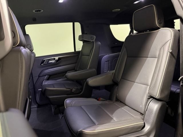 2026 Chevrolet Suburban Premier - Photo 31