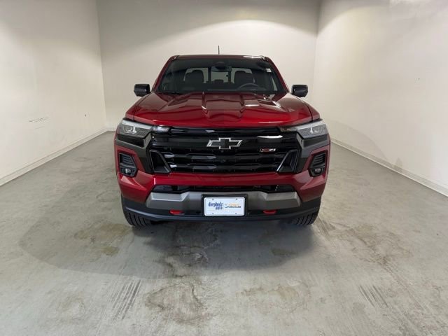 2024 Chevrolet Colorado Z71 photo 2