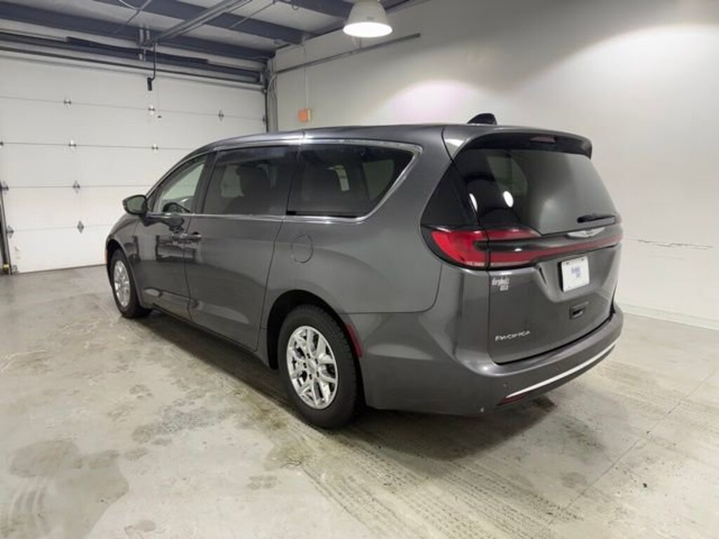 Used 2023 Chrysler Pacifica Touring L Van Passenger Van