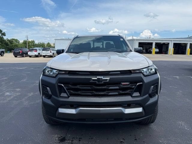 2026 Chevrolet Colorado Trail Boss - Photo 2
