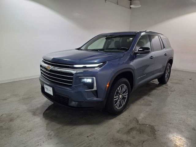 2025 Chevrolet Traverse photo 2