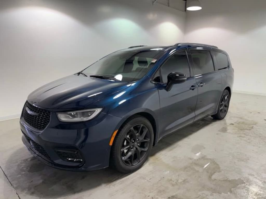 Used 2025 Chrysler Pacifica Limited Van Passenger Van