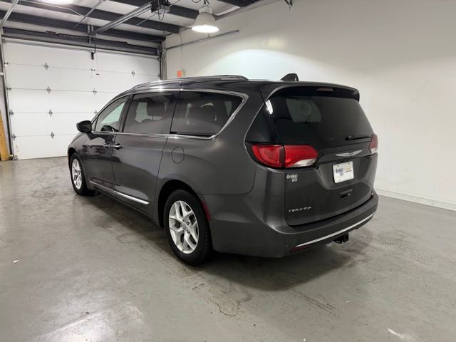 2017 Chrysler Pacifica Touring Plus photo 3