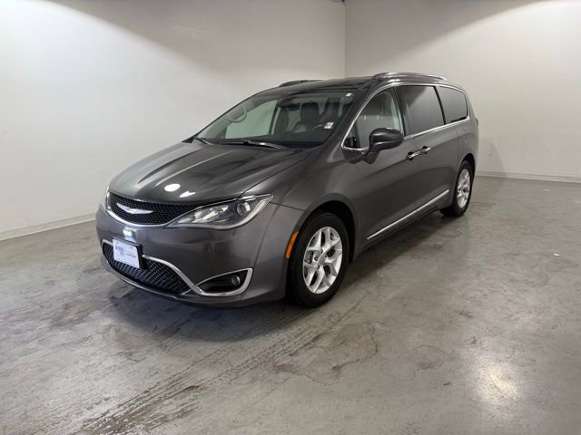 2017 Chrysler Pacifica Touring Plus photo 2