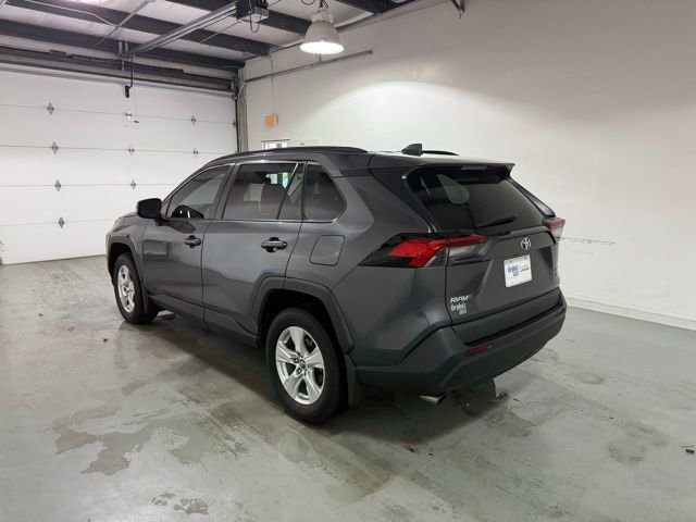 2020 Toyota RAV4 XLE photo 3
