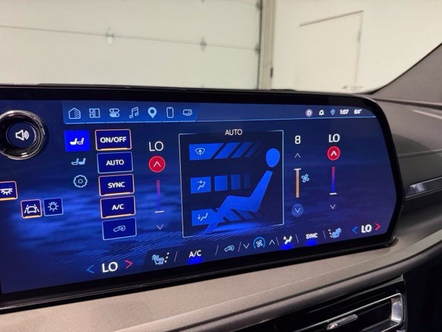 2025 Chevrolet Traverse LT - Photo 18