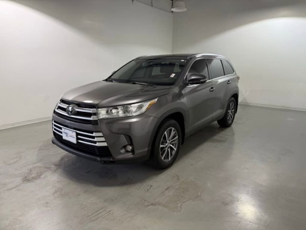 Used 2019 Toyota Highlander SE SUV