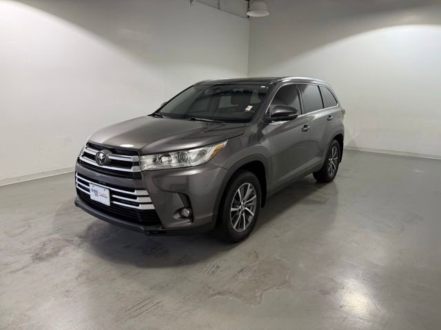 2019 Toyota Highlander SE photo 2