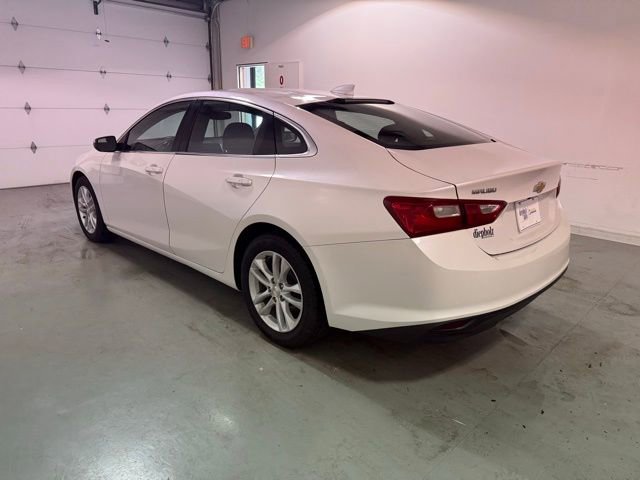 2017 Chevrolet Malibu 1LT photo 3