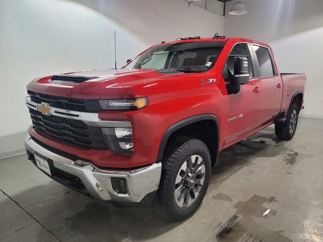 2025 Chevrolet Silverado 3500HD LT photo 3