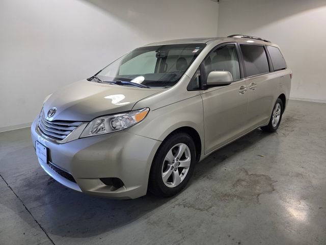 2015 Toyota Sienna LE photo 3