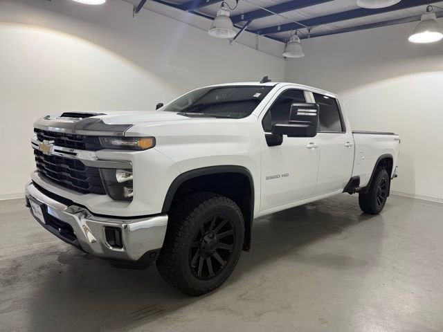 2024 Chevrolet Silverado 3500HD LT photo 2