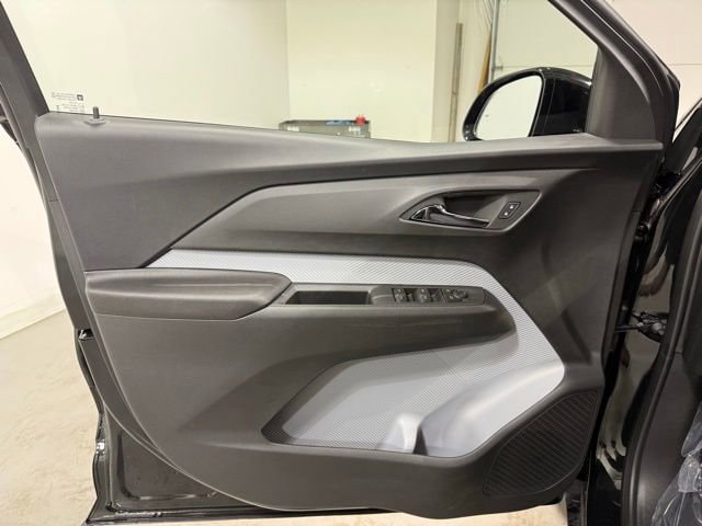 2027 Chevrolet Bolt LT - Photo 10