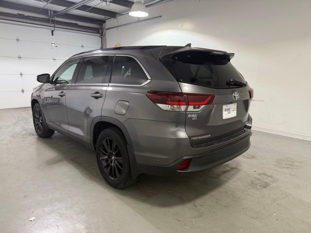 2019 Toyota Highlander SE photo 2