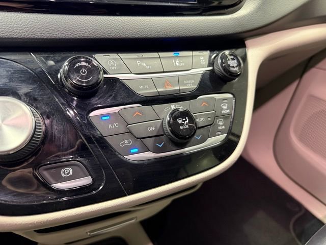 2022 Chrysler Pacifica Touring L - Photo 22