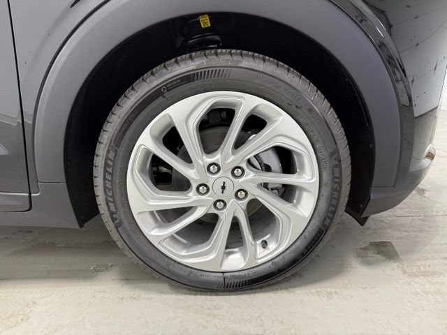 2027 Chevrolet Bolt LT - Photo 30