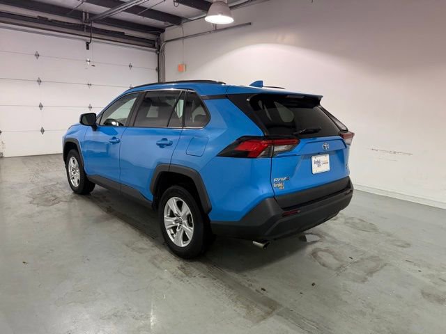 2021 Toyota RAV4 XLE photo 2