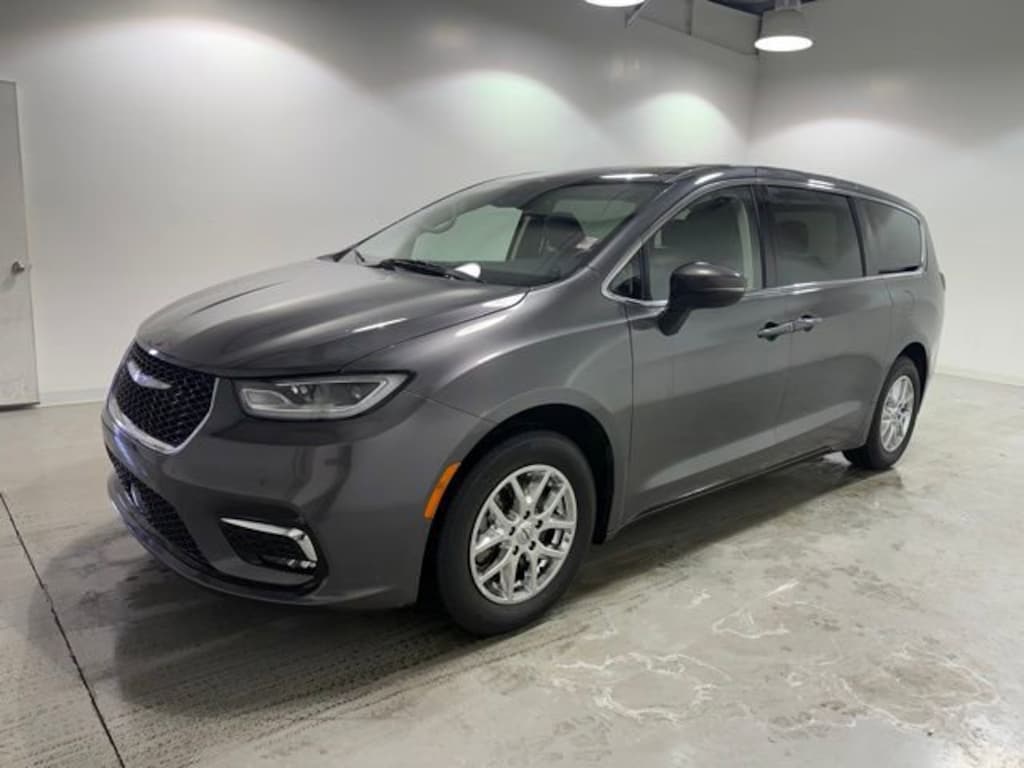 Used 2023 Chrysler Pacifica Touring L Van Passenger Van
