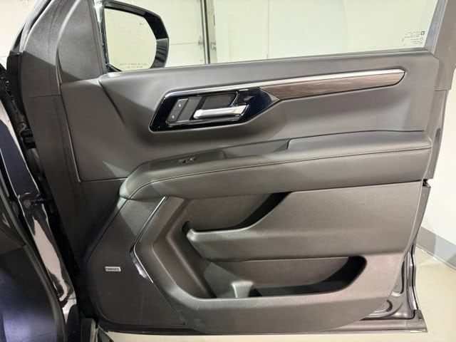2026 Chevrolet Suburban Premier - Photo 32