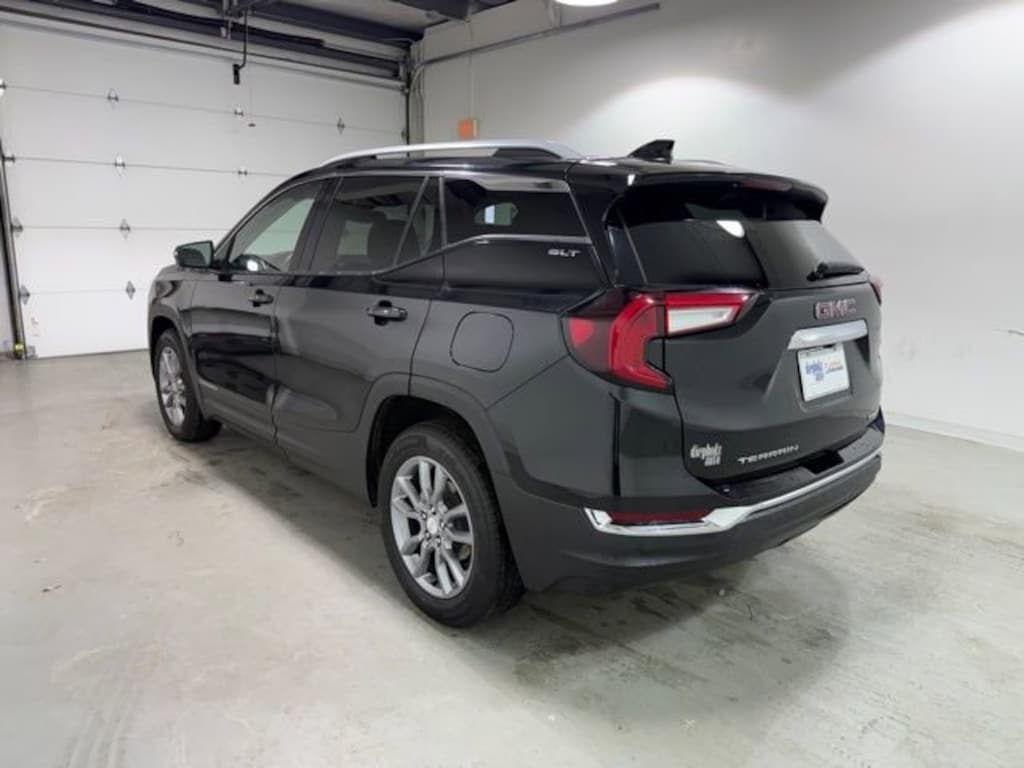 Used 2024 GMC Terrain SLT SUV