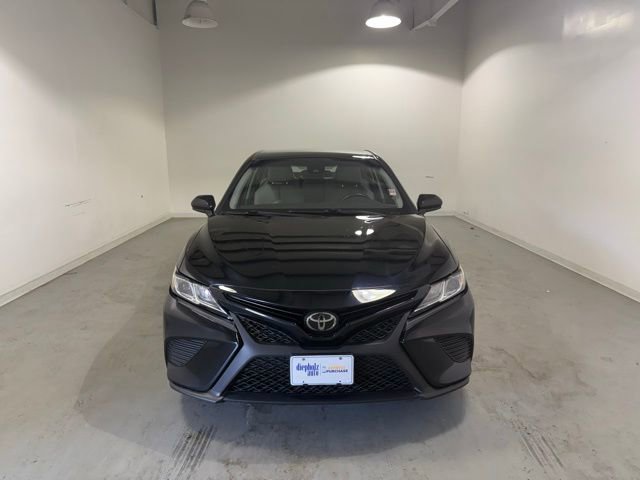 2020 Toyota Camry SE photo 2