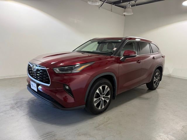 2021 Toyota Highlander XLE photo 3