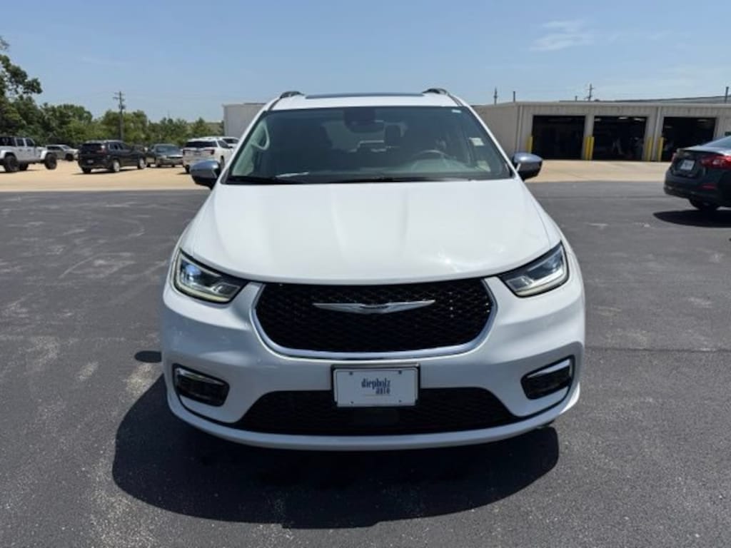 Used 2023 Chrysler Pacifica Limited Van Passenger Van