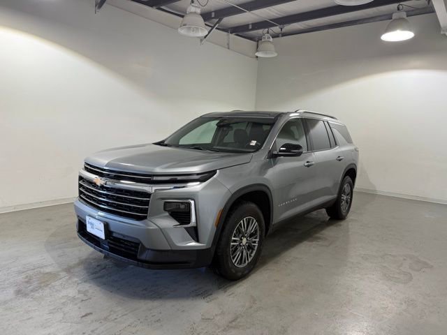 2025 Chevrolet Traverse photo 2