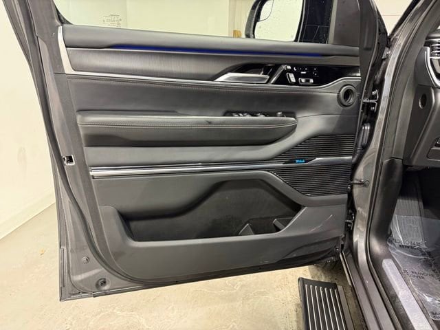 2024 Jeep Grand Wagoneer L Series II - Photo 12