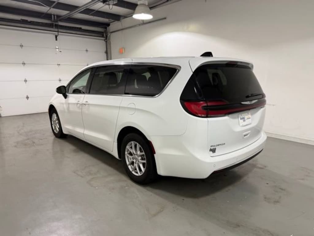 Used 2023 Chrysler Pacifica Touring L Van Passenger Van