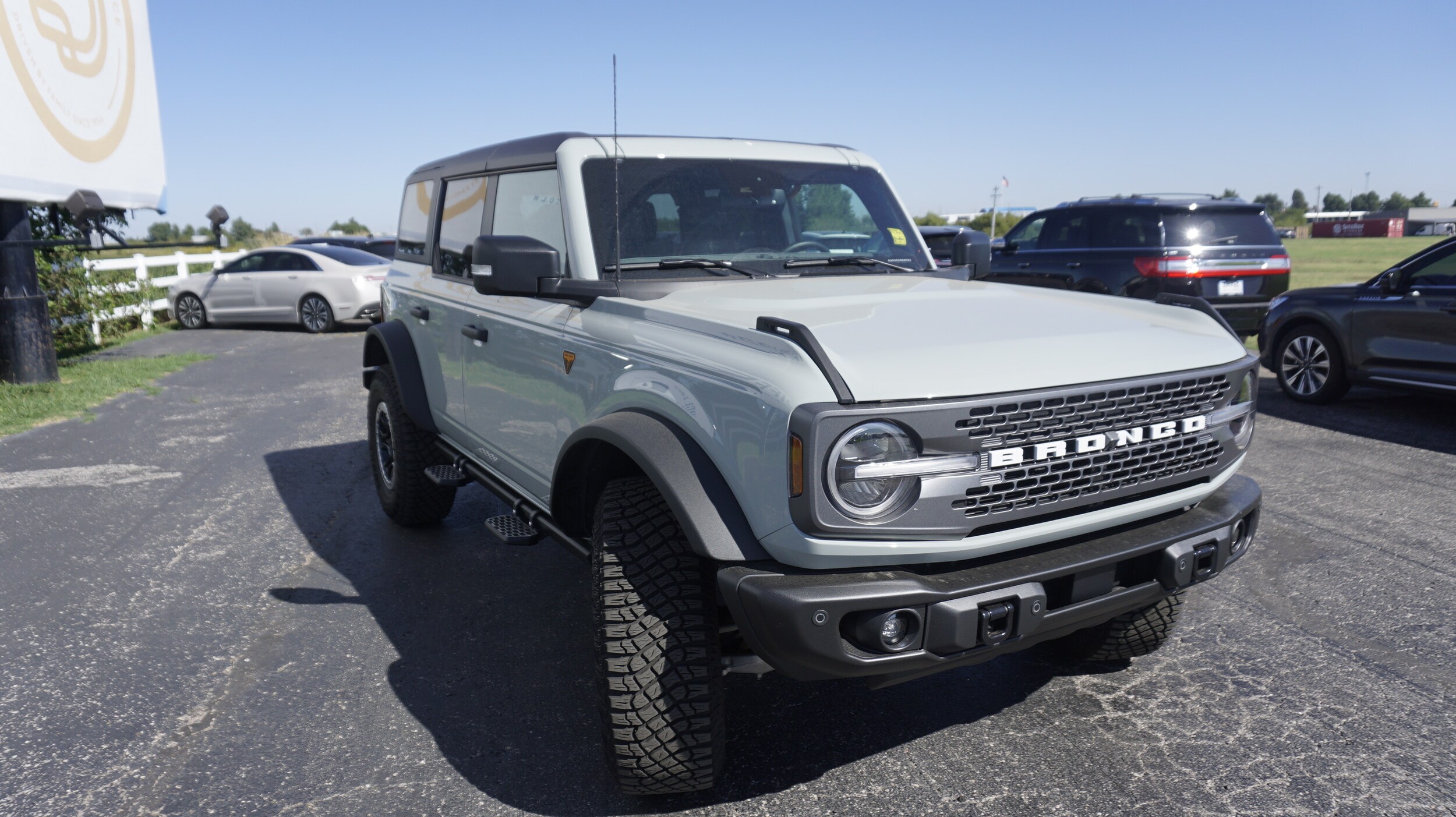 2023 Ford Bronco Badlands photo 3
