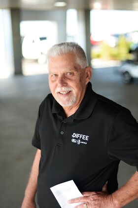 Staff member Larry King from ID_e464982b8e0a