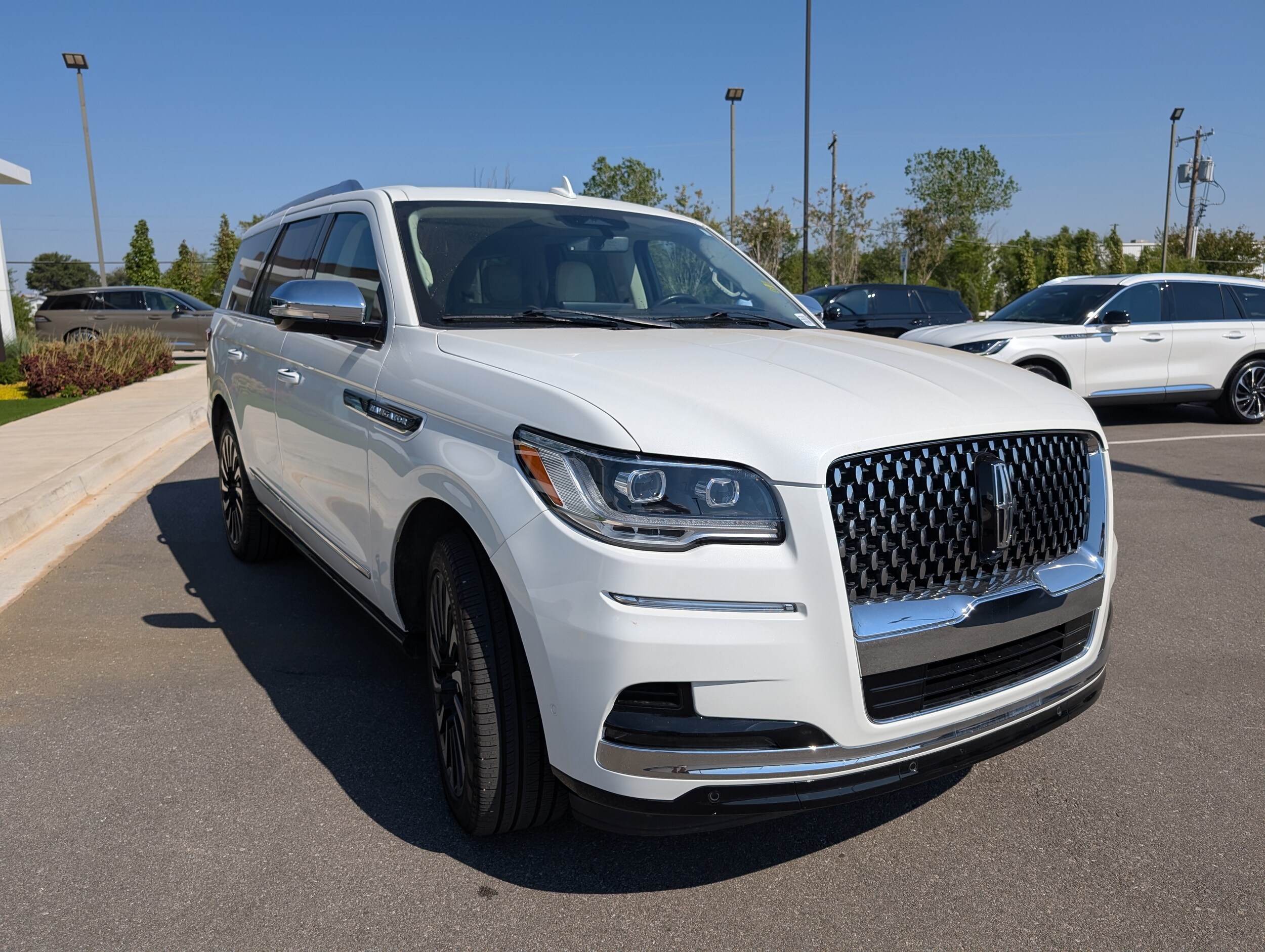 2022 Lincoln Navigator Black Label photo 3
