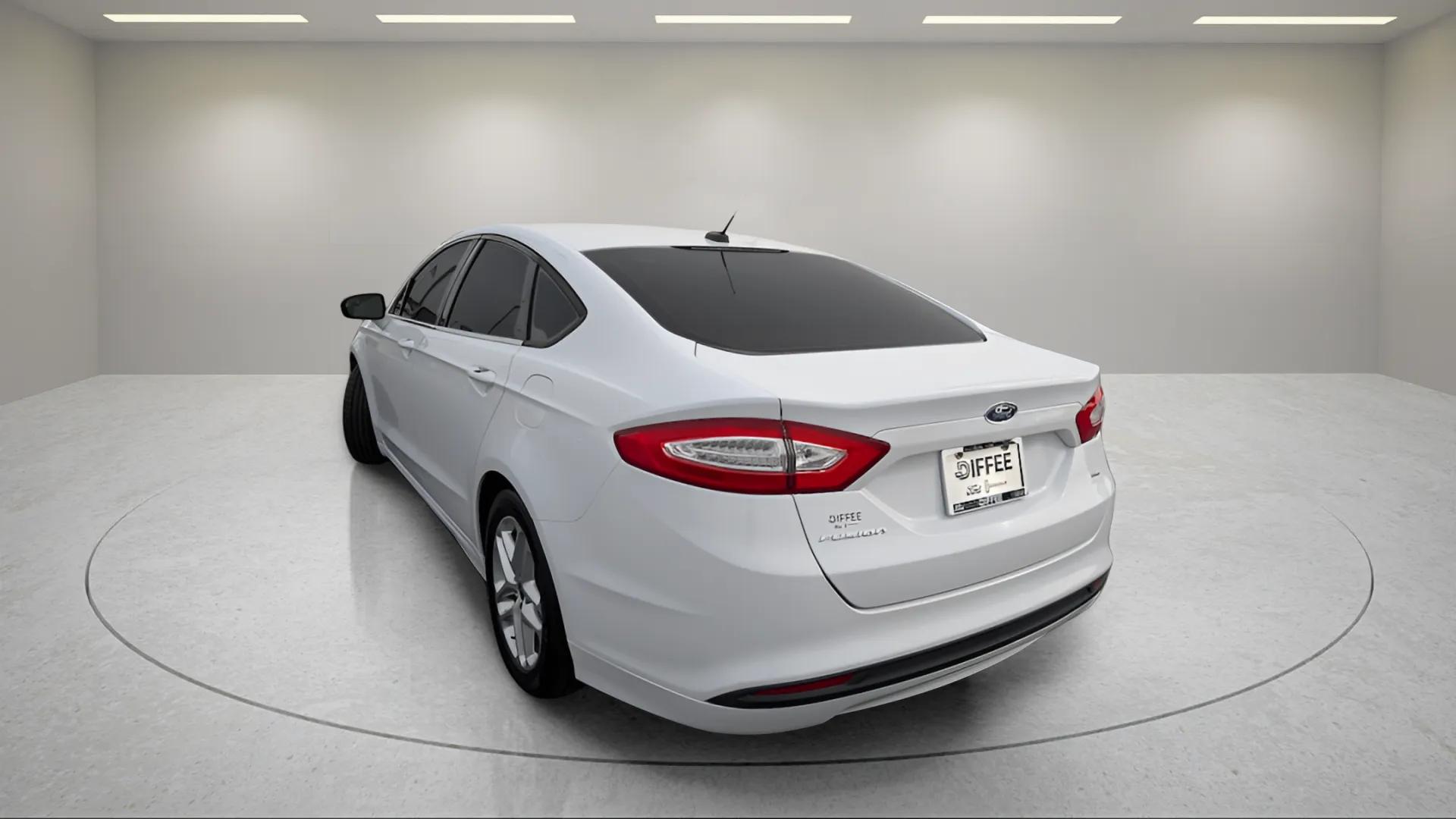 2013 Ford Fusion SE photo 2