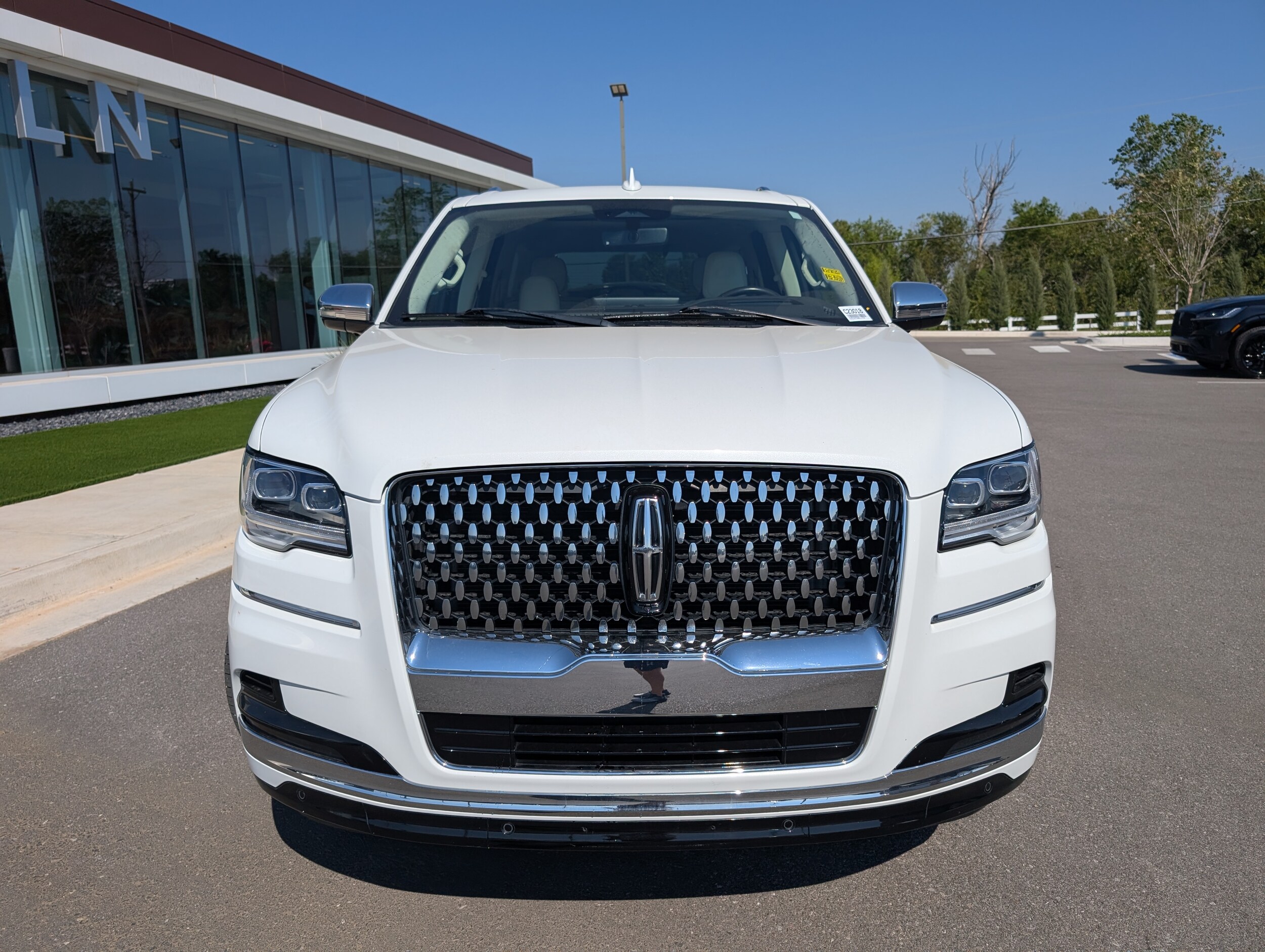 2022 Lincoln Navigator Black Label photo 2