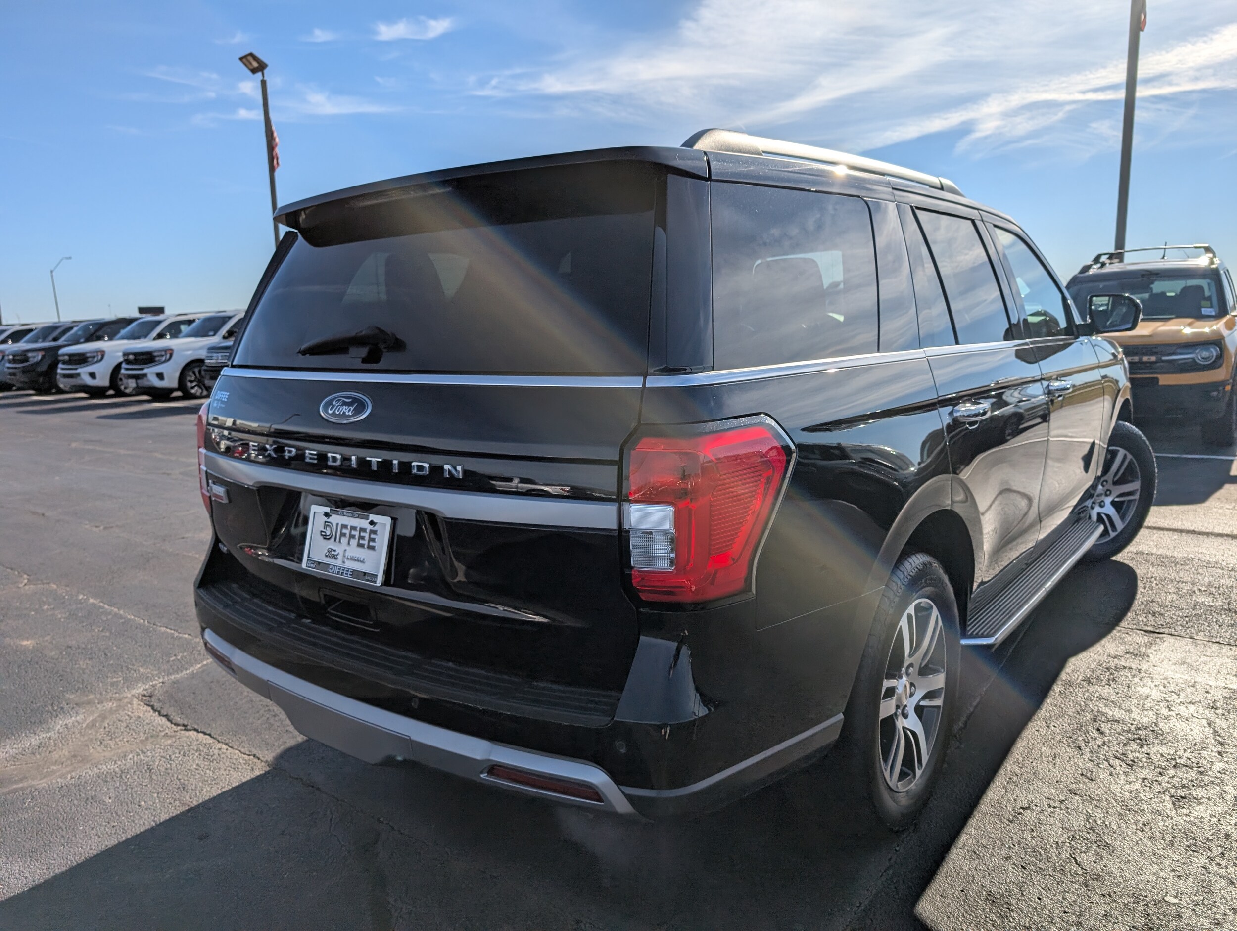 2022 Ford Expedition XLT photo 2