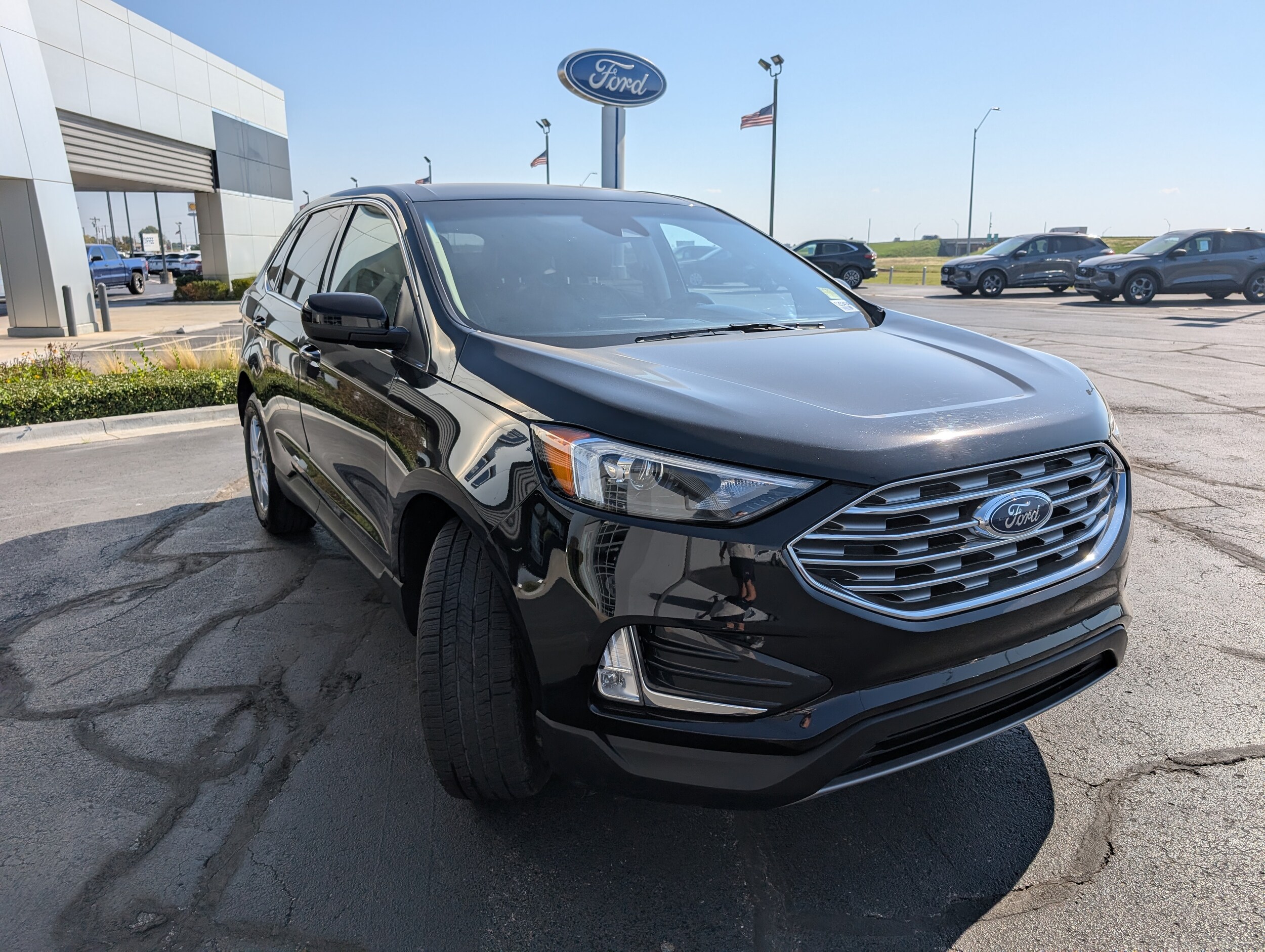 2022 Ford Edge SEL photo 3