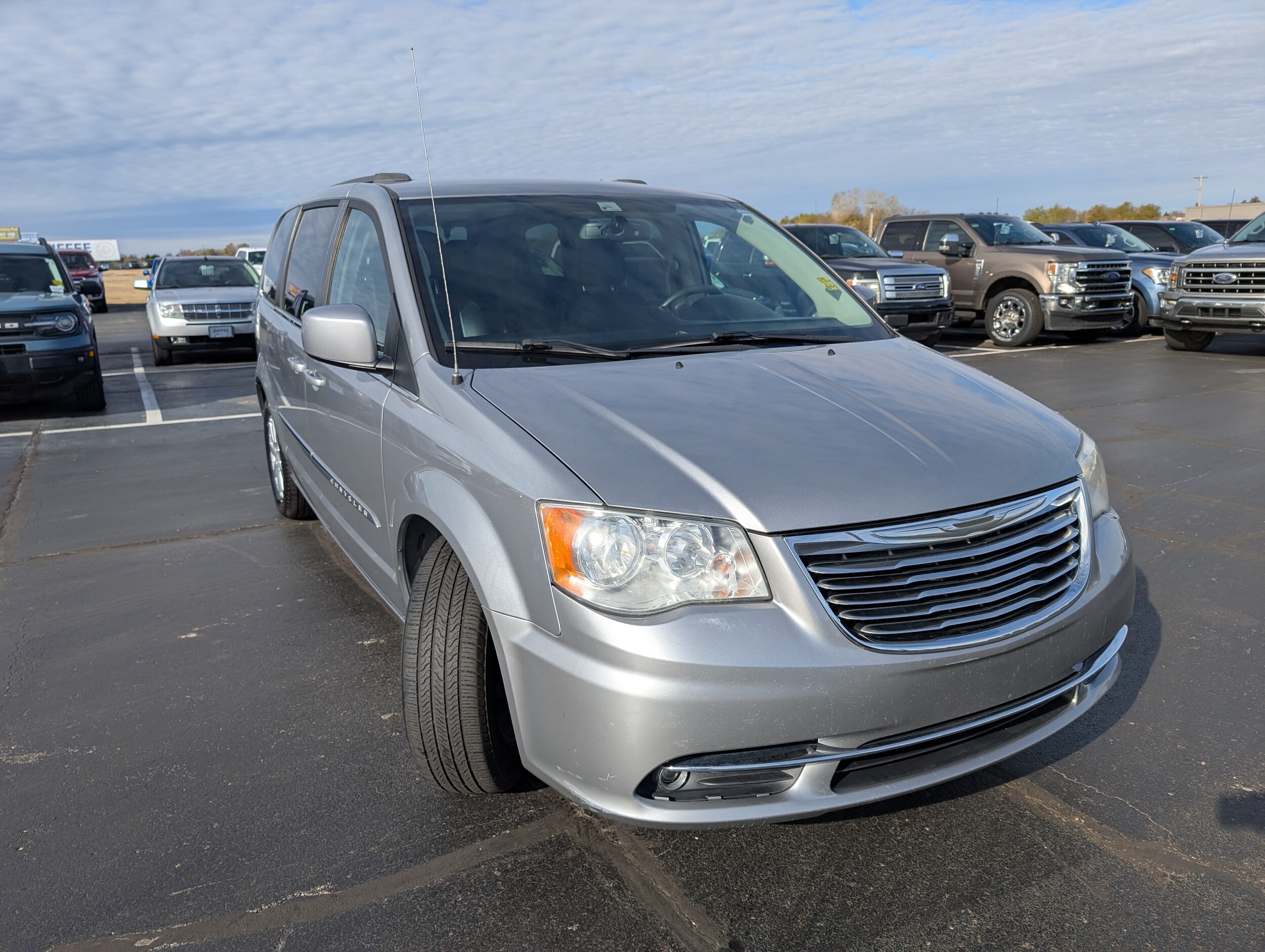 2013 Chrysler Town & Country Touring photo 3