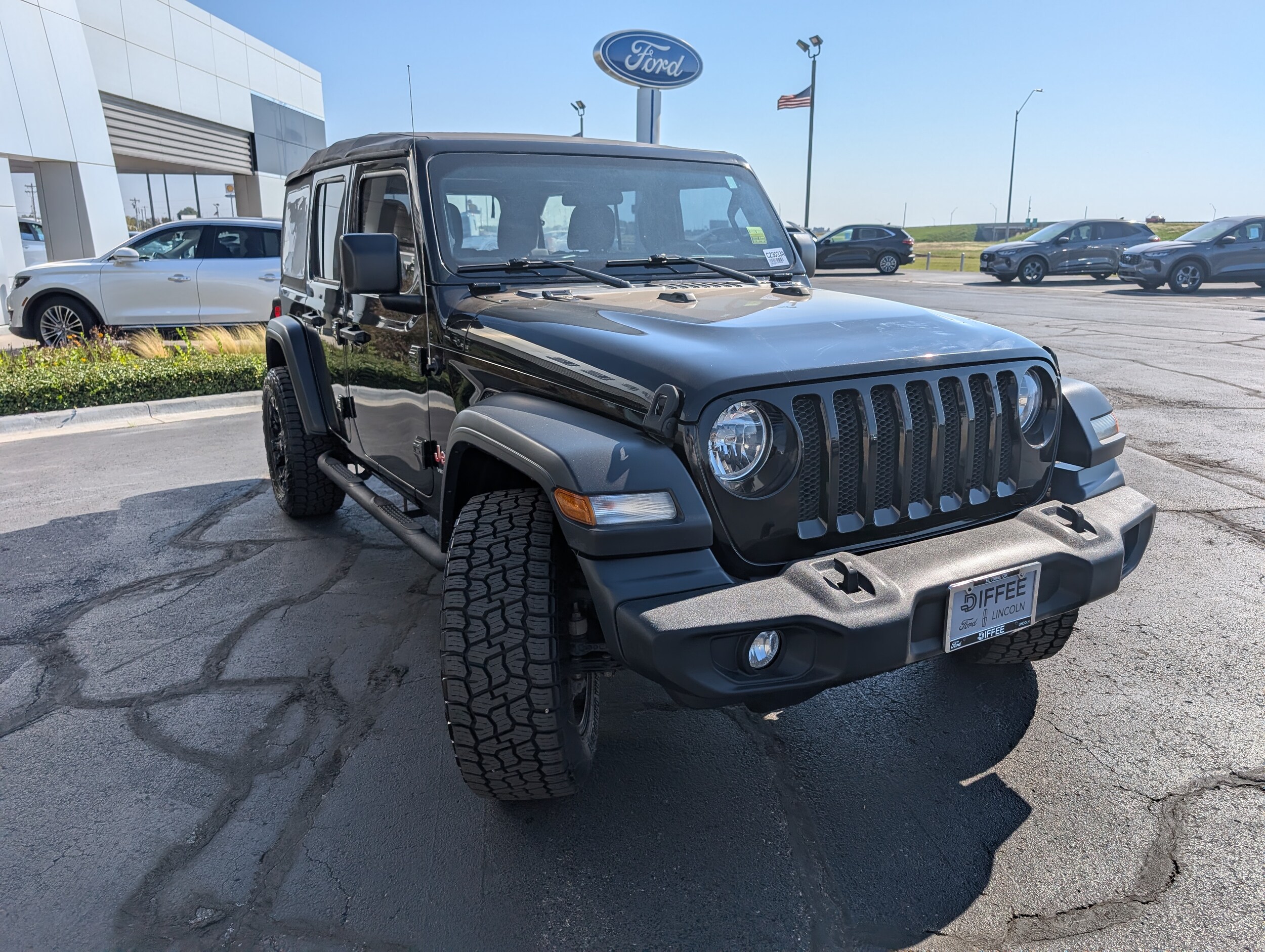 2018 Jeep Wrangler Unlimited Sport photo 2