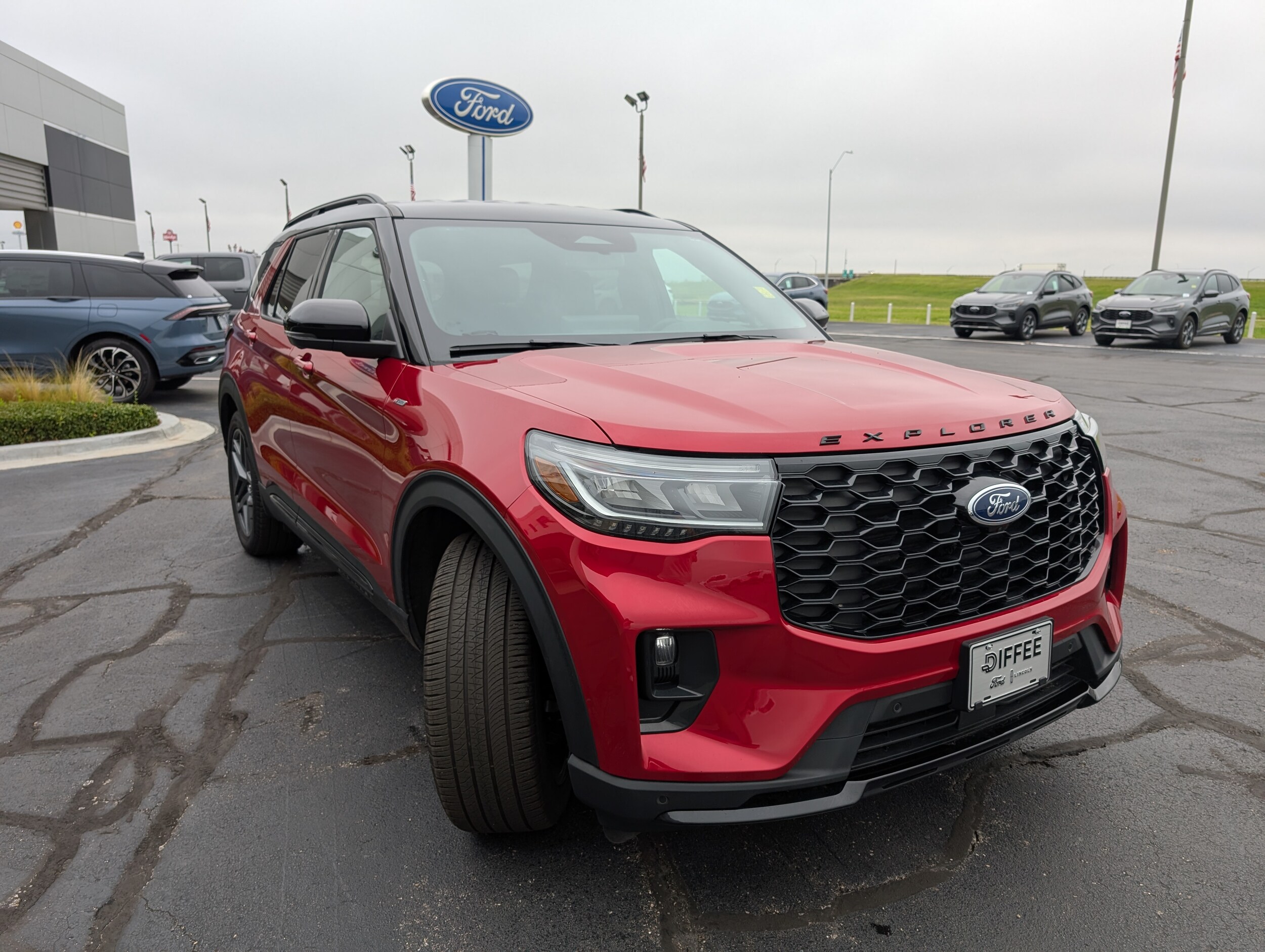 2025 Ford Explorer ST-Line photo 3